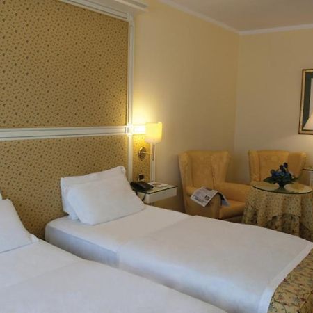 Hotel La Bussola โนวารา ภายนอก รูปภาพ