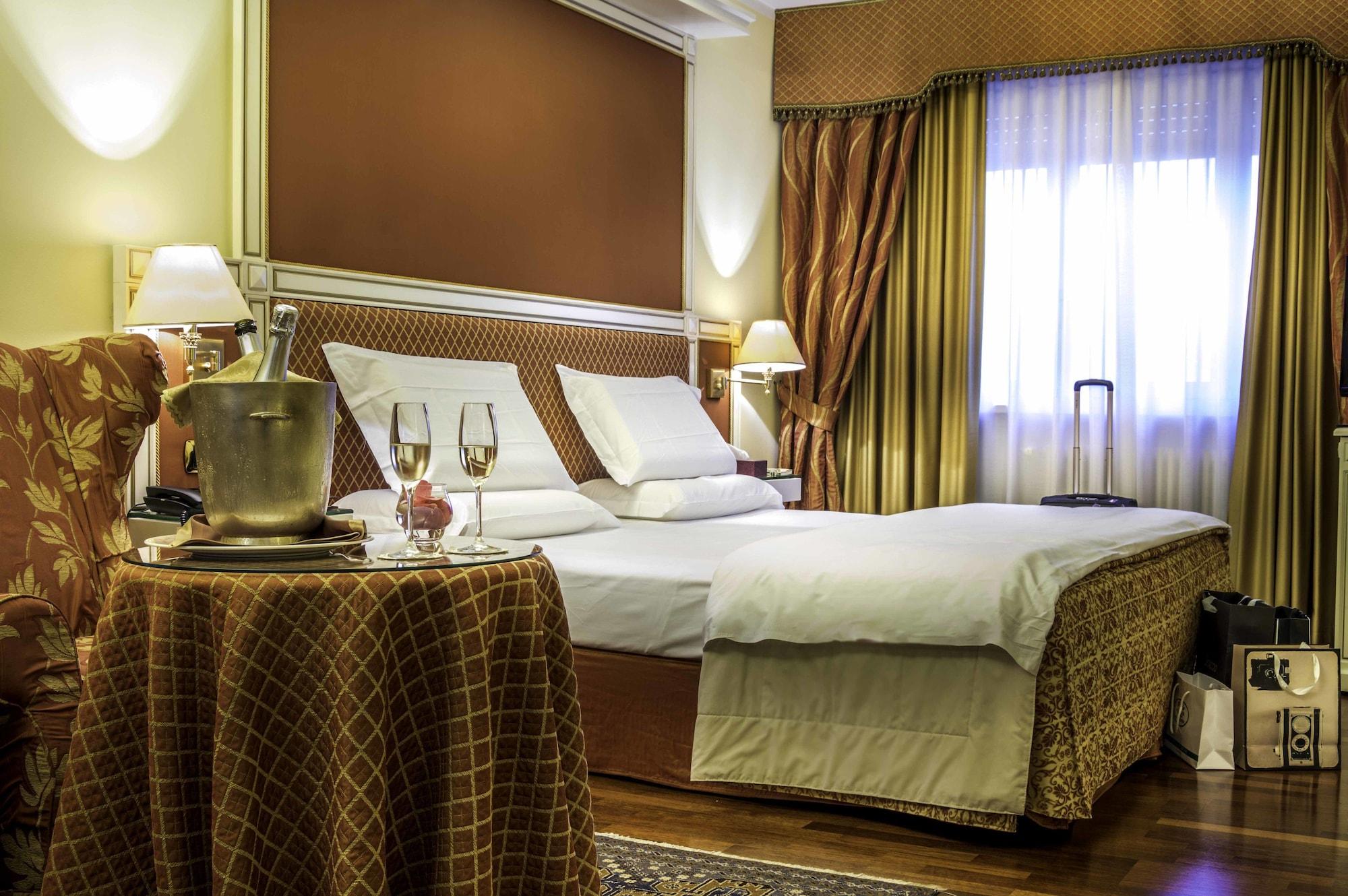 Hotel La Bussola โนวารา ภายนอก รูปภาพ