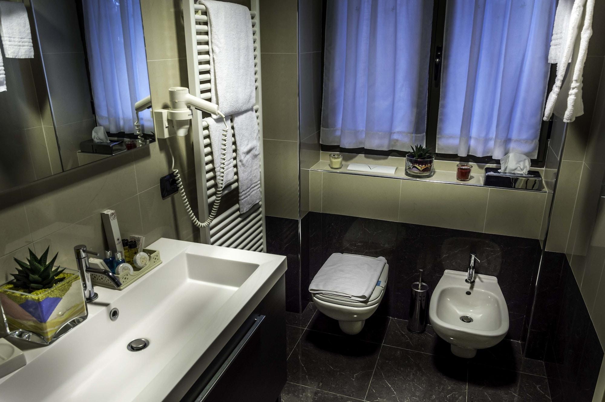 Hotel La Bussola โนวารา ภายนอก รูปภาพ