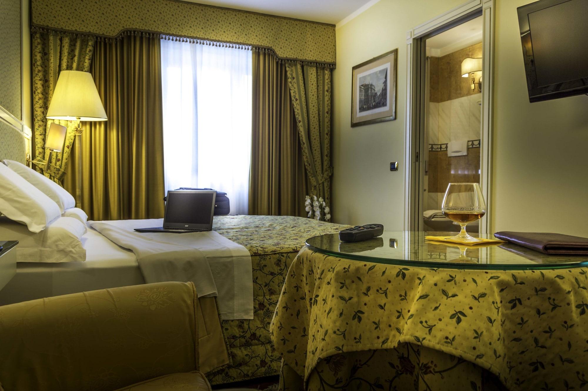 Hotel La Bussola โนวารา ภายนอก รูปภาพ