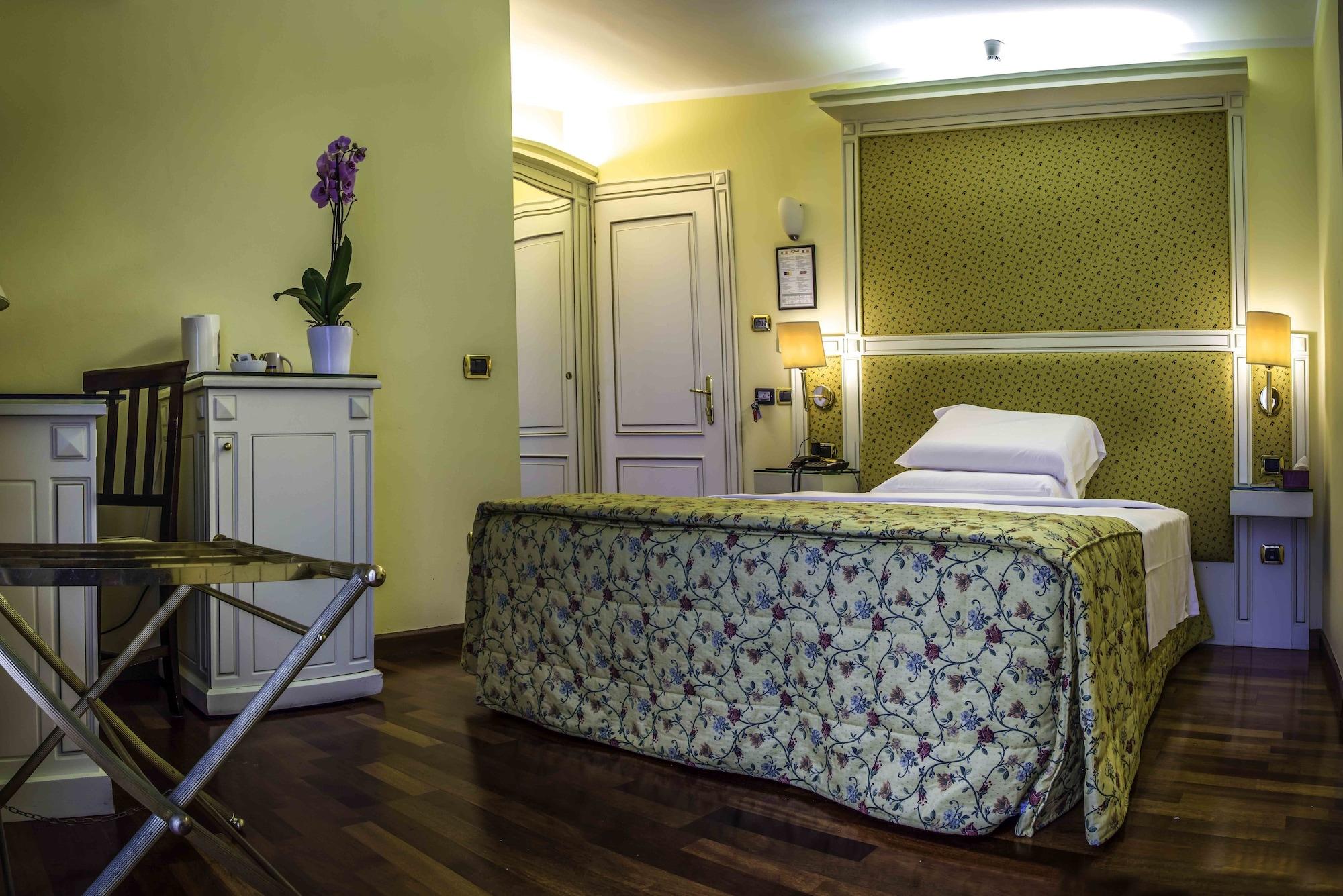 Hotel La Bussola โนวารา ภายนอก รูปภาพ