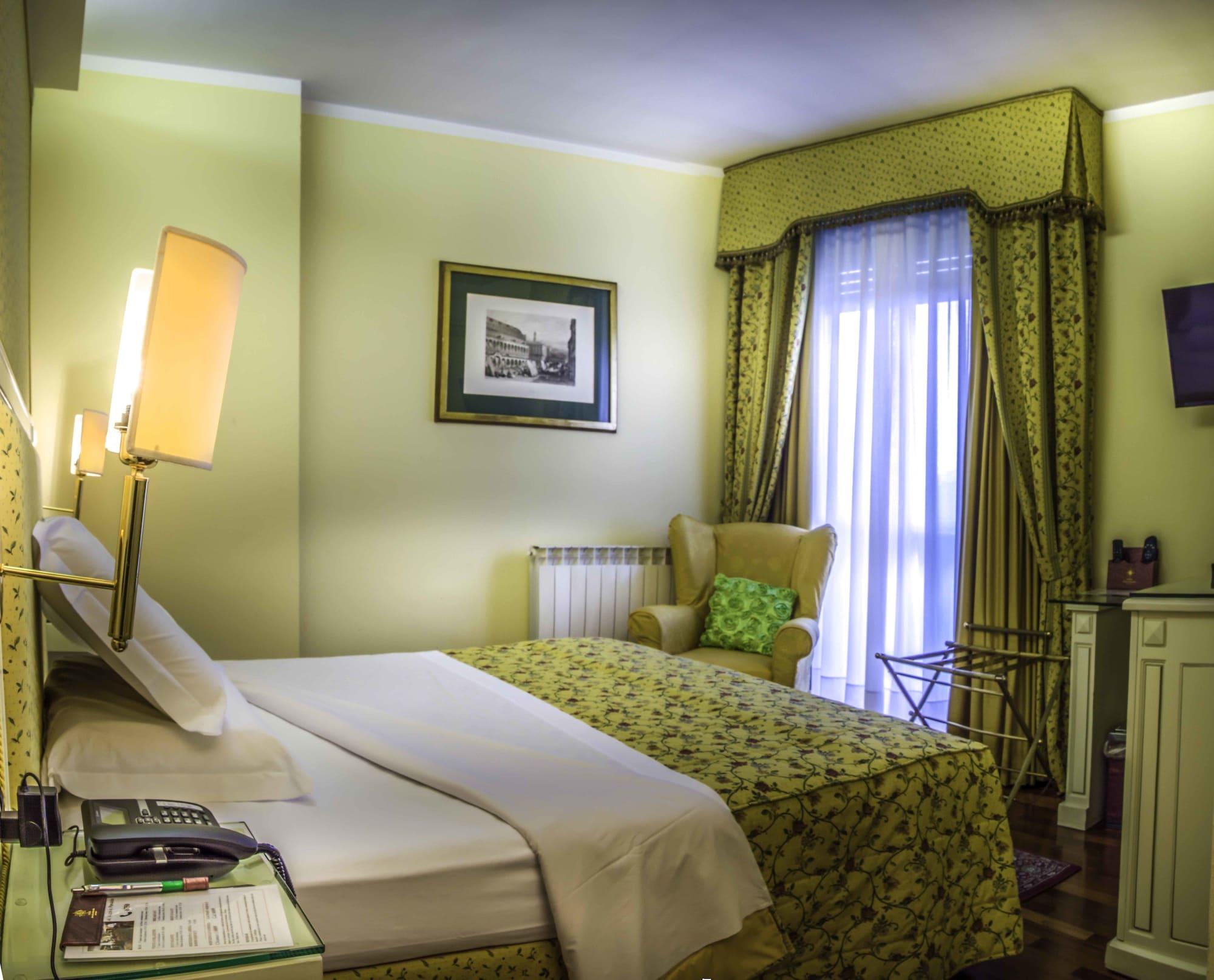 Hotel La Bussola โนวารา ภายนอก รูปภาพ
