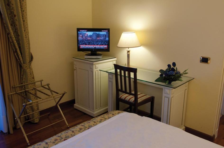 Hotel La Bussola โนวารา ภายนอก รูปภาพ