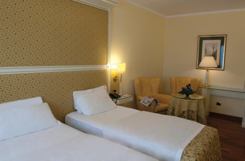 Hotel La Bussola โนวารา ภายนอก รูปภาพ