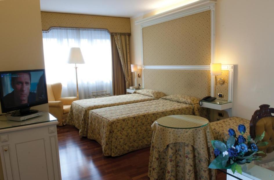 Hotel La Bussola โนวารา ภายนอก รูปภาพ
