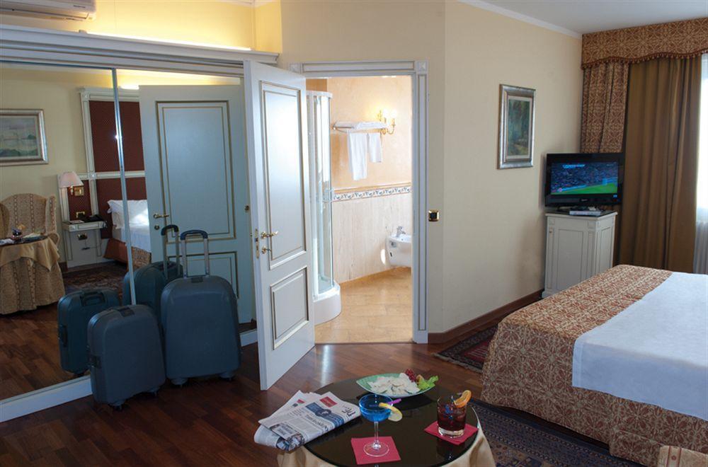 Hotel La Bussola โนวารา ภายนอก รูปภาพ