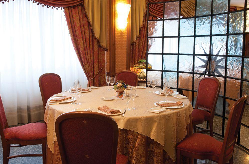 Hotel La Bussola โนวารา ภายนอก รูปภาพ
