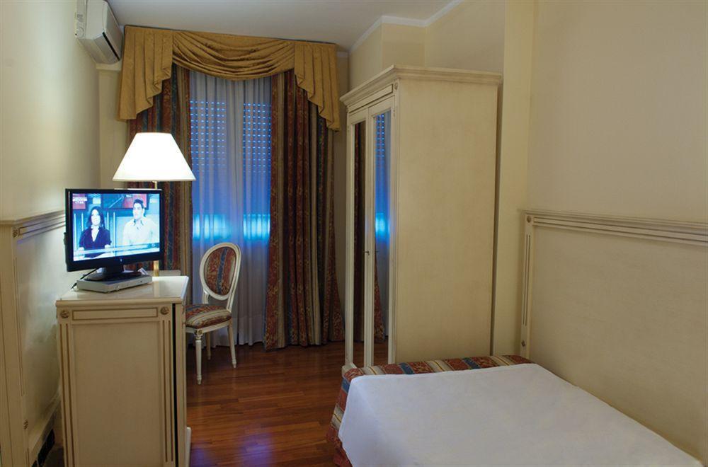 Hotel La Bussola โนวารา ภายนอก รูปภาพ