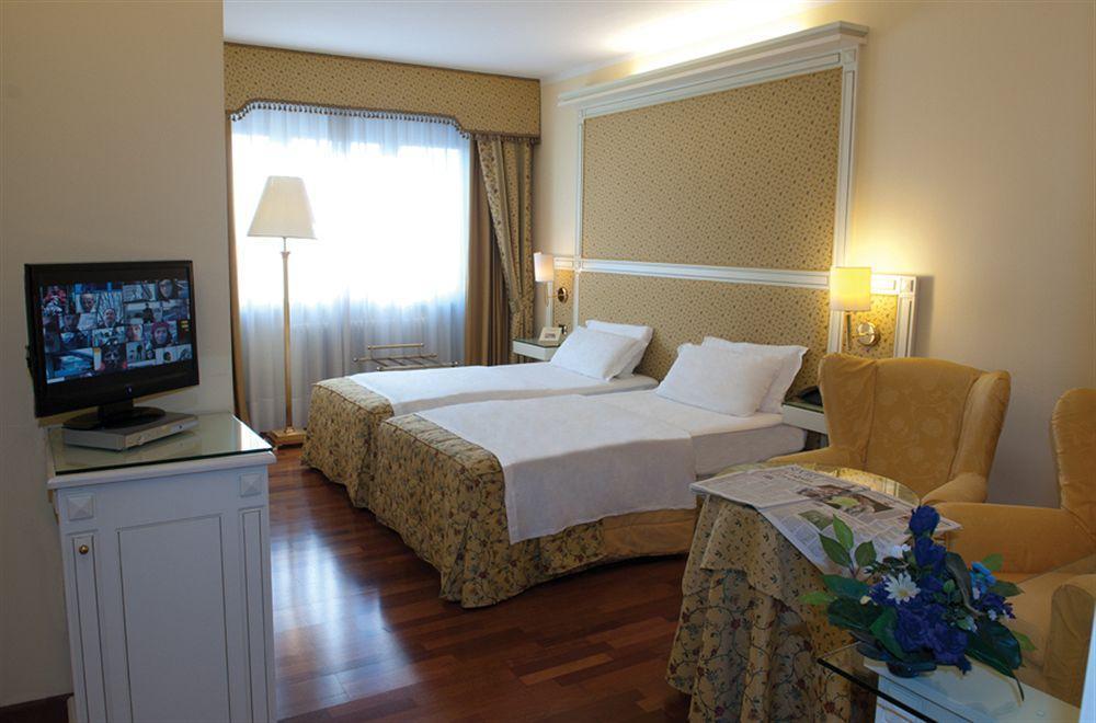 Hotel La Bussola โนวารา ภายนอก รูปภาพ