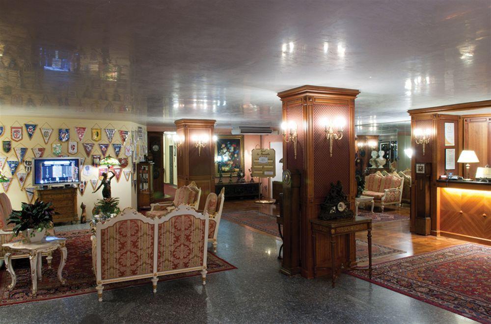 Hotel La Bussola โนวารา ภายนอก รูปภาพ