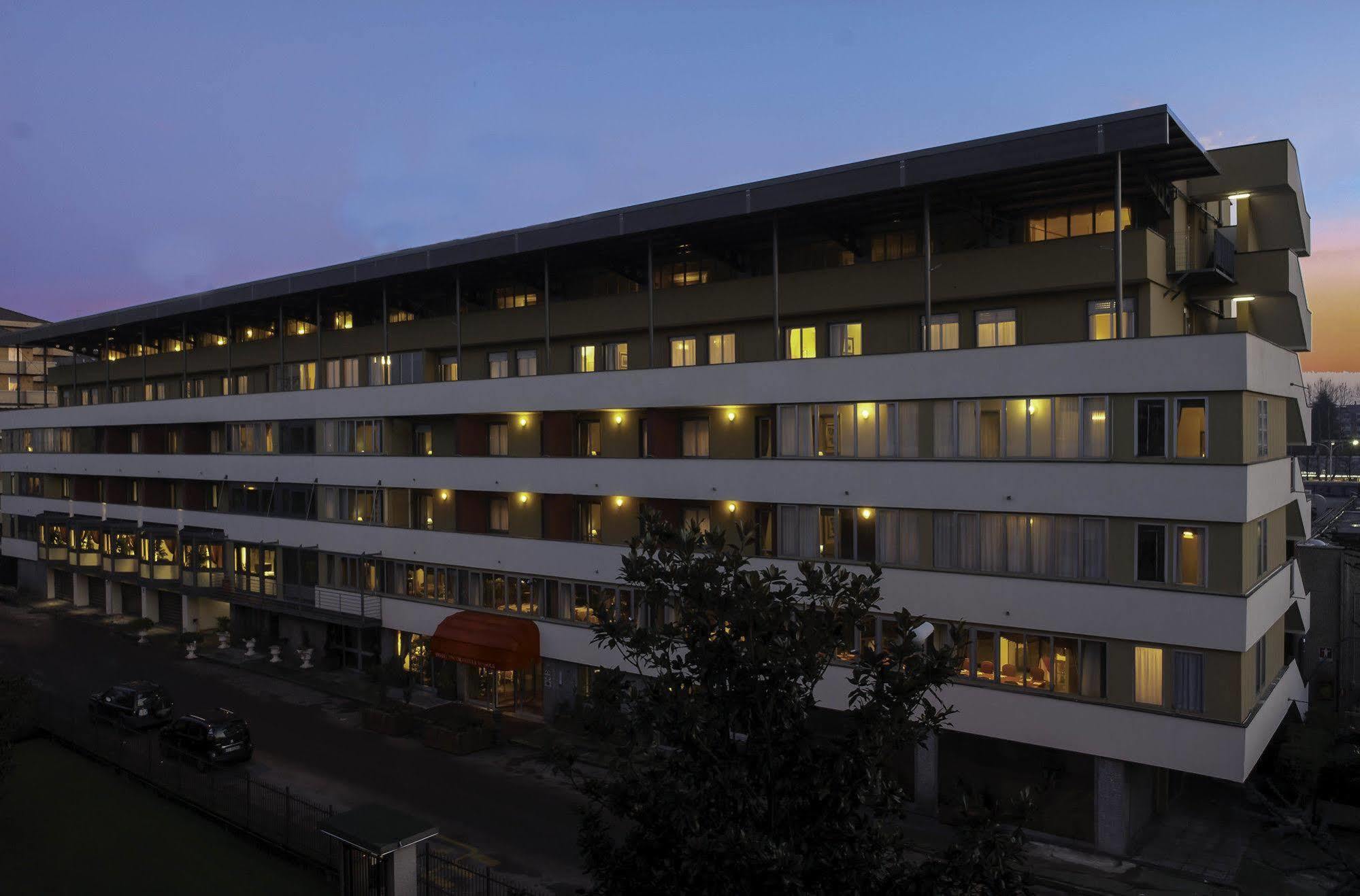 Hotel La Bussola โนวารา ภายนอก รูปภาพ
